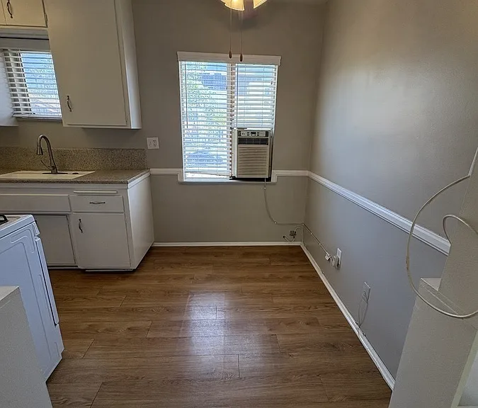 335 S Los Robles Ave #E — Photo 2