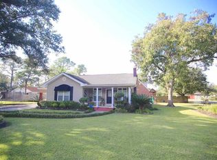 5801 32nd St, Groves, TX 77619