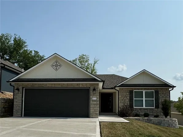 906 Highland St, Pleasant Hill, MO 64080