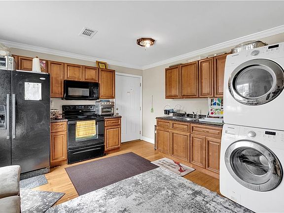 3rd image of 5315 Warrington Dr #B