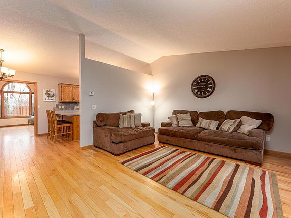 3rd image of 6100 Kalenda Ln NE