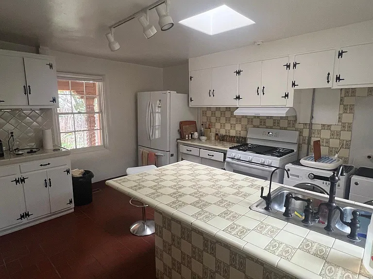 529 Armijo St #B — Photo 8