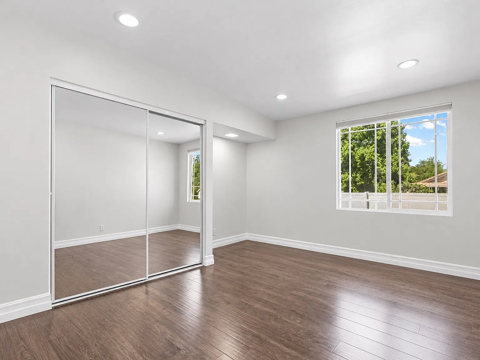 3 bed, 2.5 bath, 1927 sqft, $900 — Photo 2