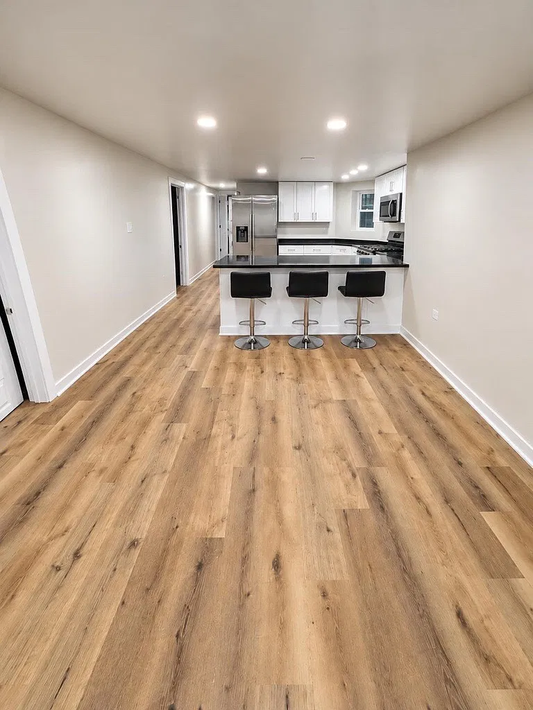 3 bed, 950 sqft, $2,350 — Photo 2