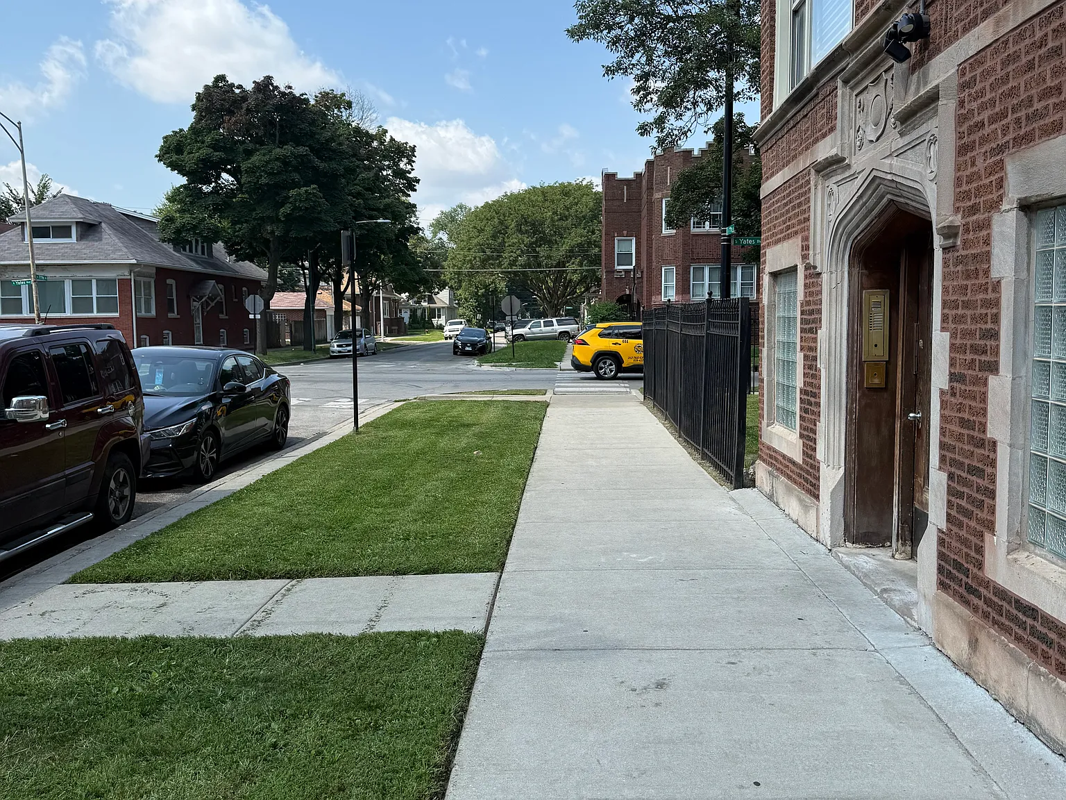 2 bed, 1000 sqft, $1,425 — Photo 2