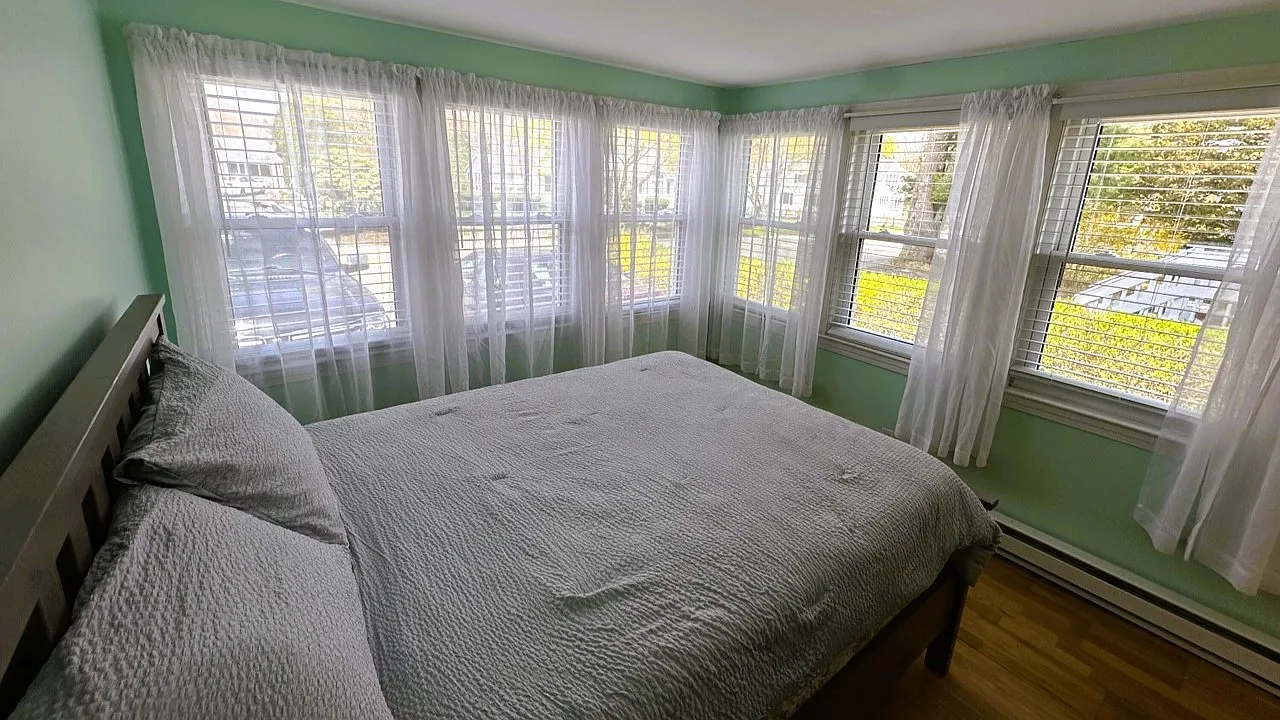2 bed, 900 sqft, $2,400 — Photo 4