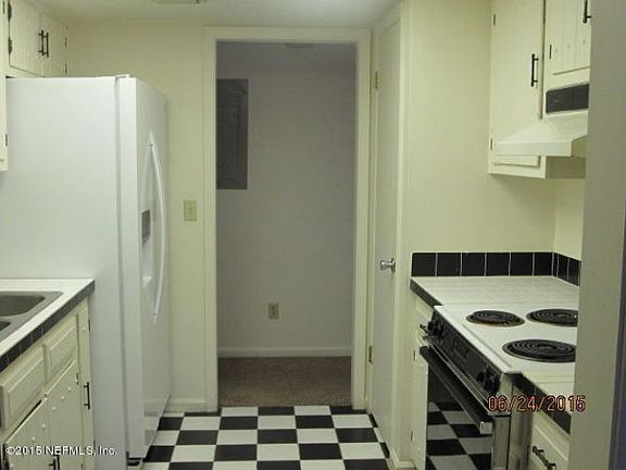 3rd image of 6565 Arrowroot Dr