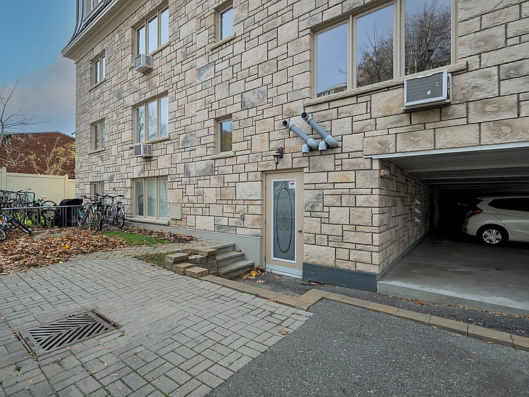307 Lebreton St S — Photo 10