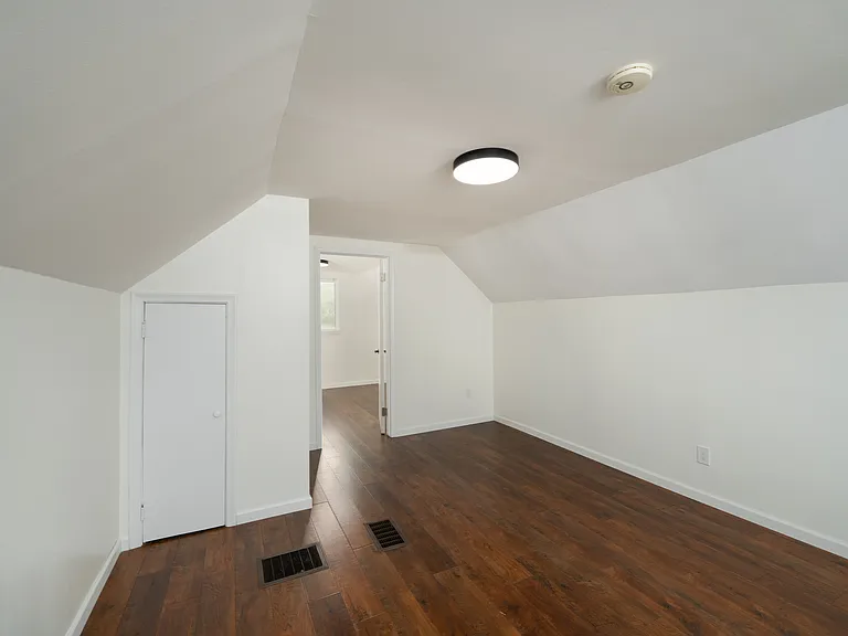 966 E Barrett Ave — Photo 13
