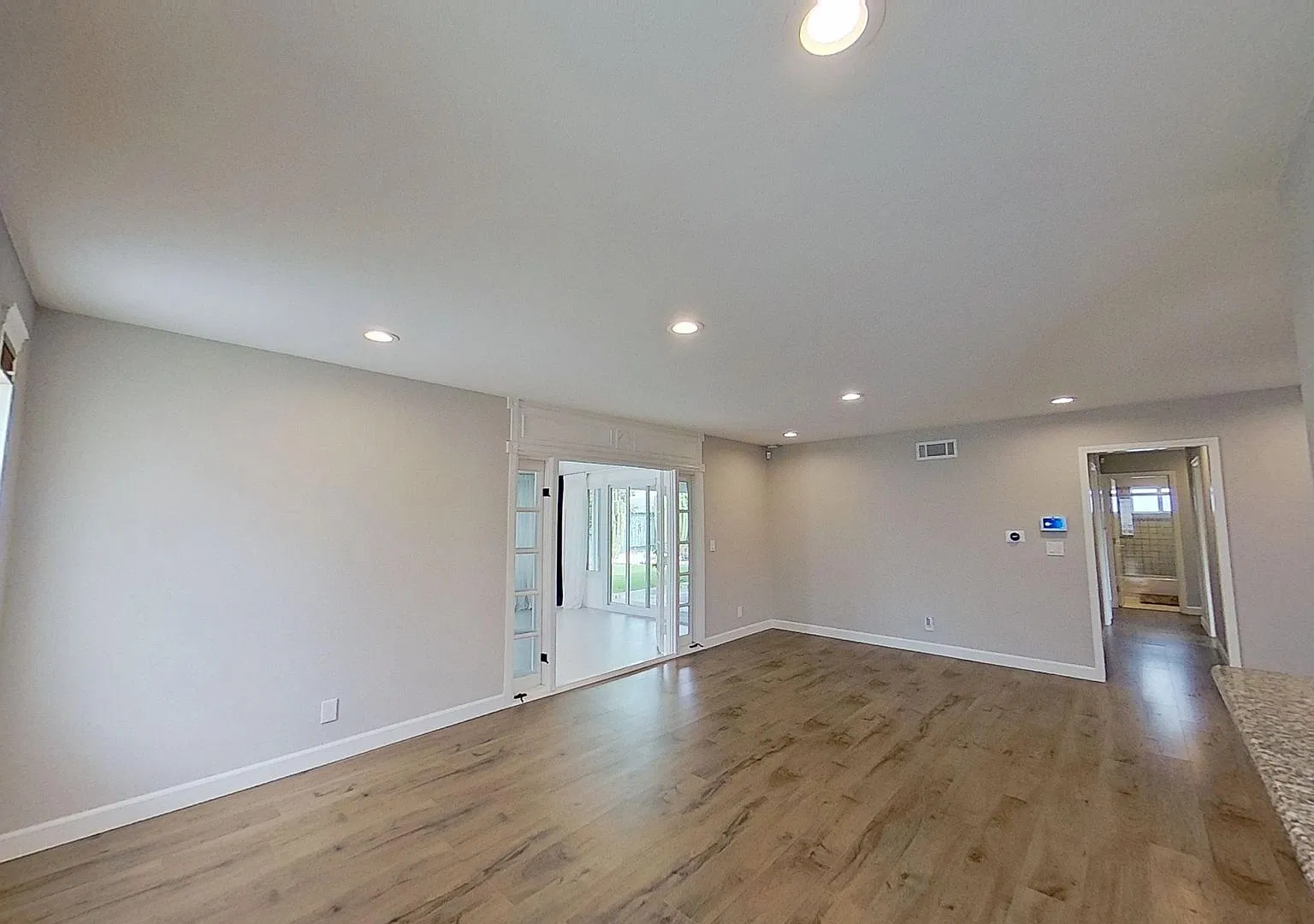 14321 Riviera Dr Spacious 4 Bed 2 Bath + Bonus Room Home in Huntington Beach! — Photo 4