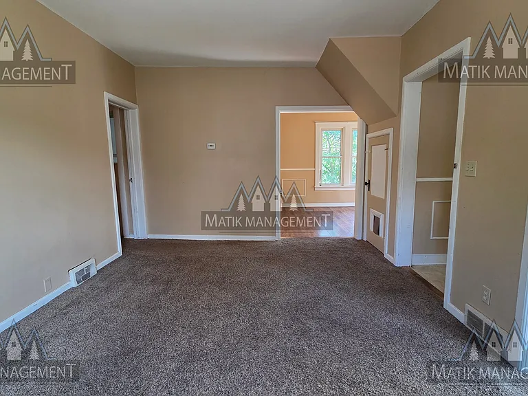 16 9th Ave NE #1 — Photo 8