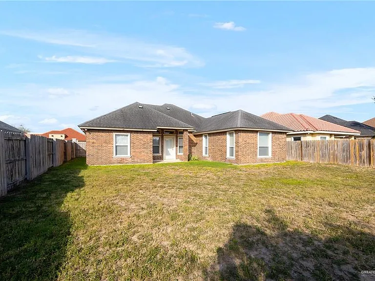 402 Hackberry Ave — Photo 12