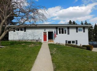 1010 Harrison Dr, Minot, ND 58703