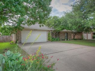 8017 Moss Rock Dr, Fort Worth, TX 76123