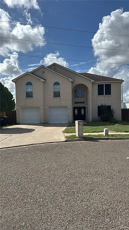 4 bed, 2.5 bath, 2348 sqft, $2,200 — Photo 3