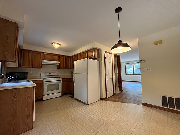 3rd image of 271 Oakland St APT F
