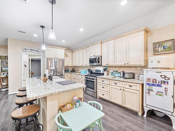 4th image of 18615 Belle Cote Dr
