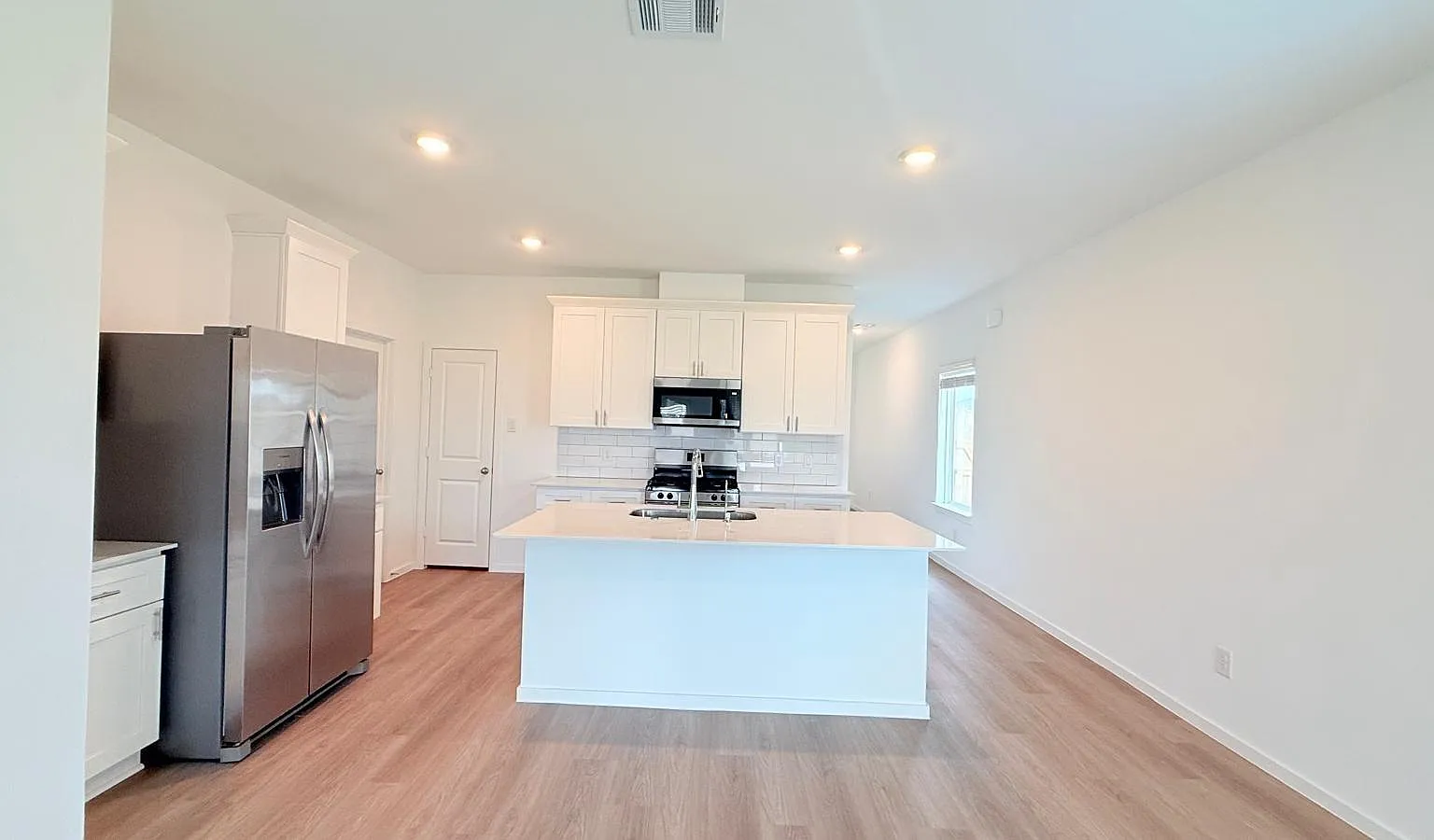 4 bed, 2.5 bath, $2,450 — Photo 4