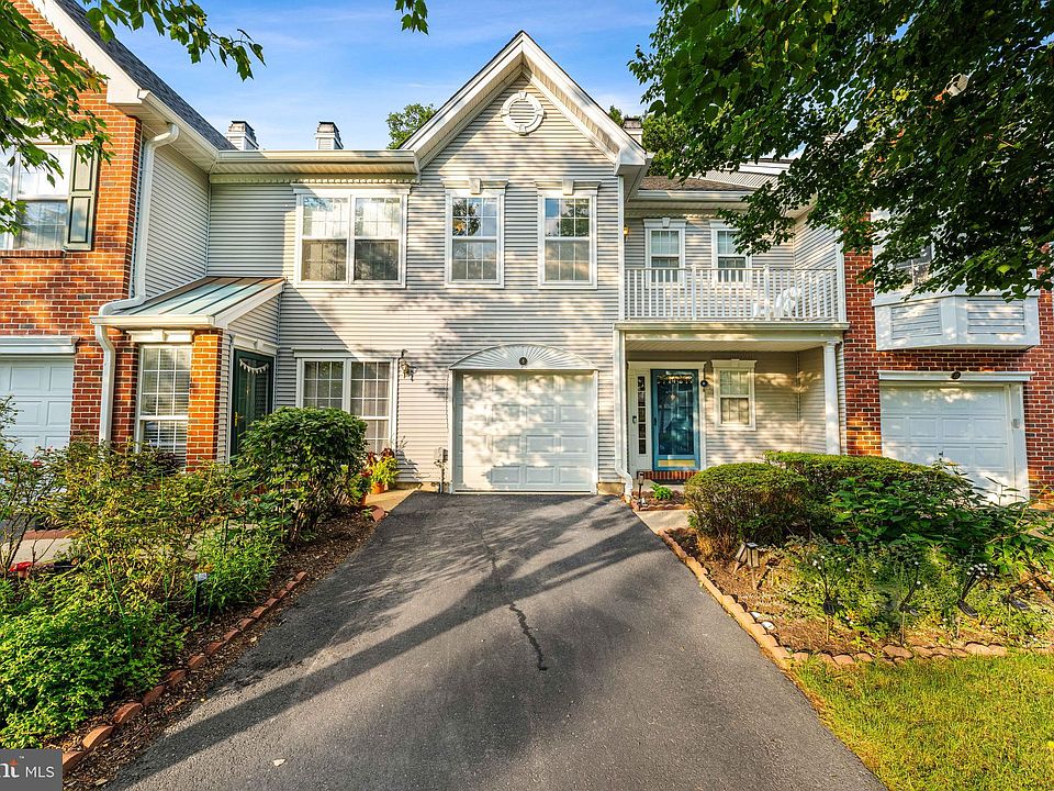 1st image of 8 Henry Ct