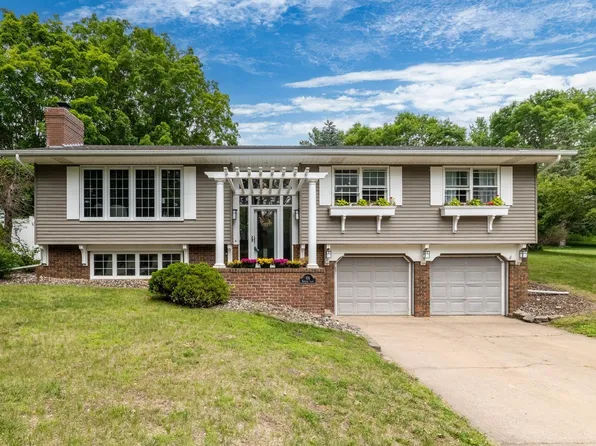 816 Bartosh Ln, River Falls, WI 54022