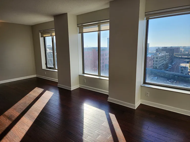 201 W Fulton St — Photo 37