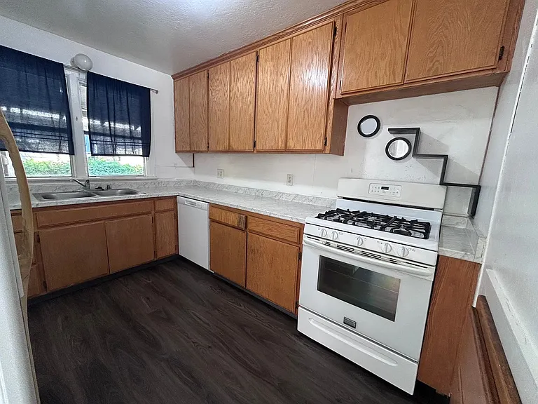 710 Normal Ave — Photo 6