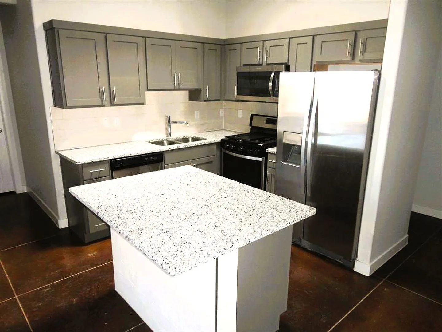 Spectacular Single Level Eastside Custom Home With Refrigerated Air Located In Quiet Neighborhood — Photo 4