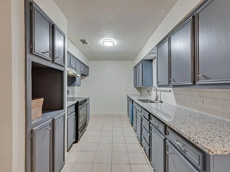8308 Oak Ct #B — Photo 6