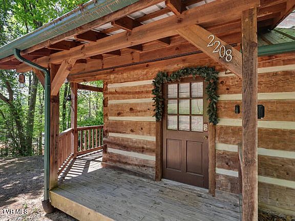 3rd image of 2208 Lake View Ln