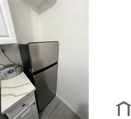 110 E Fredricks St #B — Photo 10