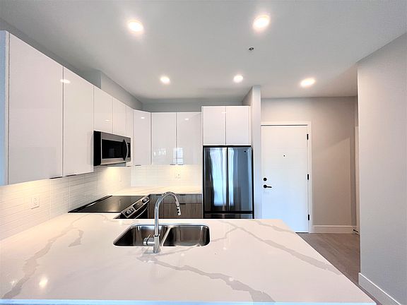 4th image of 5486 199a St #320