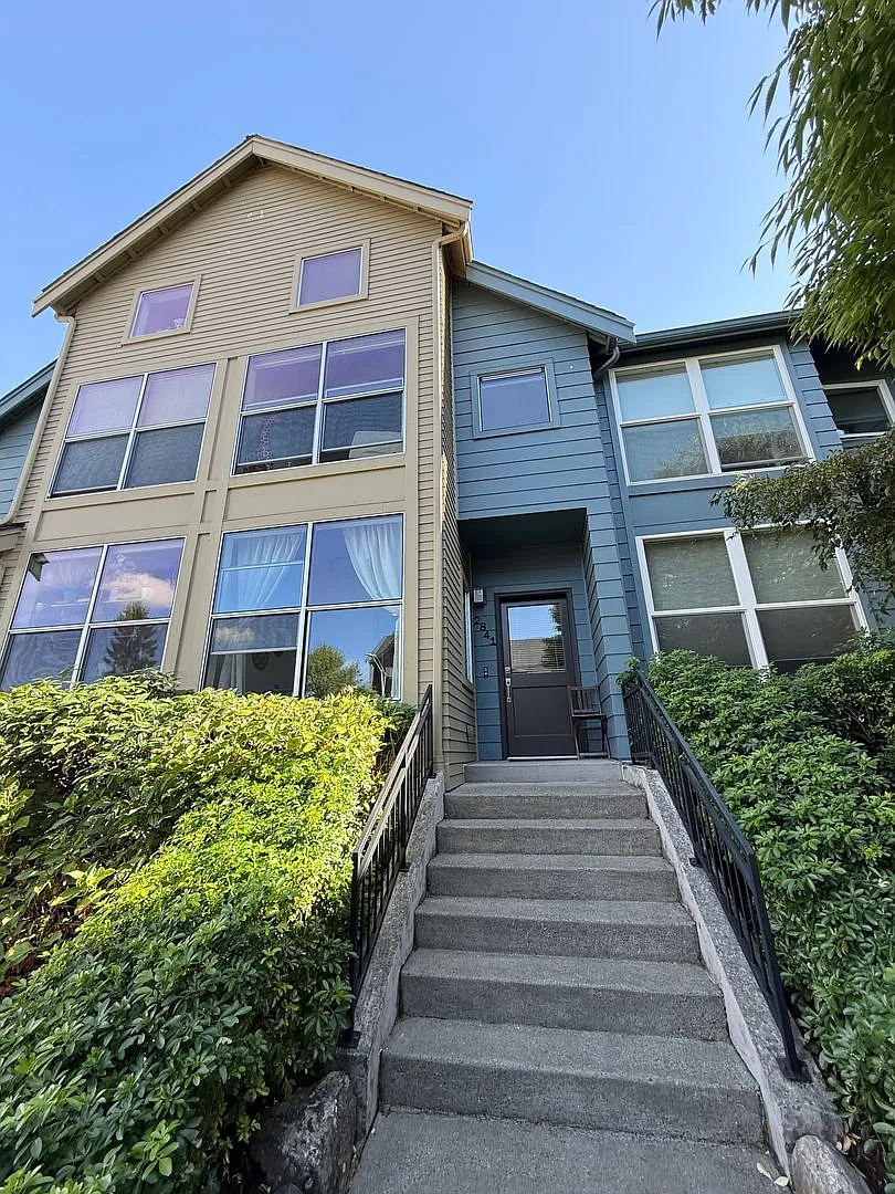 Bright & Spacious Townhome for Rent in a Charming, Tree-Lined Neighborhood — Photo 1