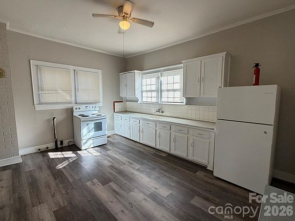 5th image of 432 Watts St