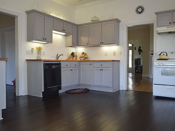 3rd image of 808 Barton Ave