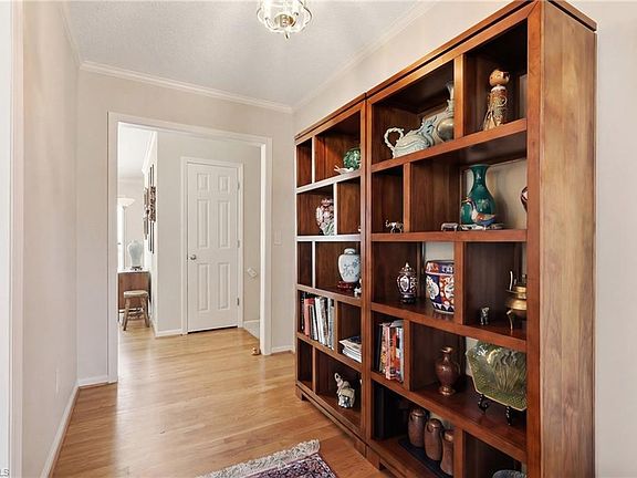 4th image of 270 Ridgehaven Dr