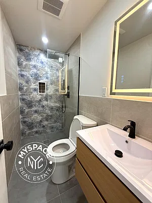 Bathroom, photo 1