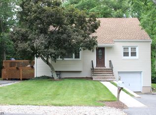 6 Waughaw Rd, Towaco, NJ 07082