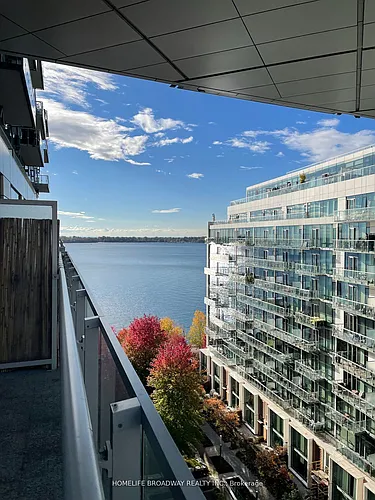 39 Queens Quay E Photo 1
