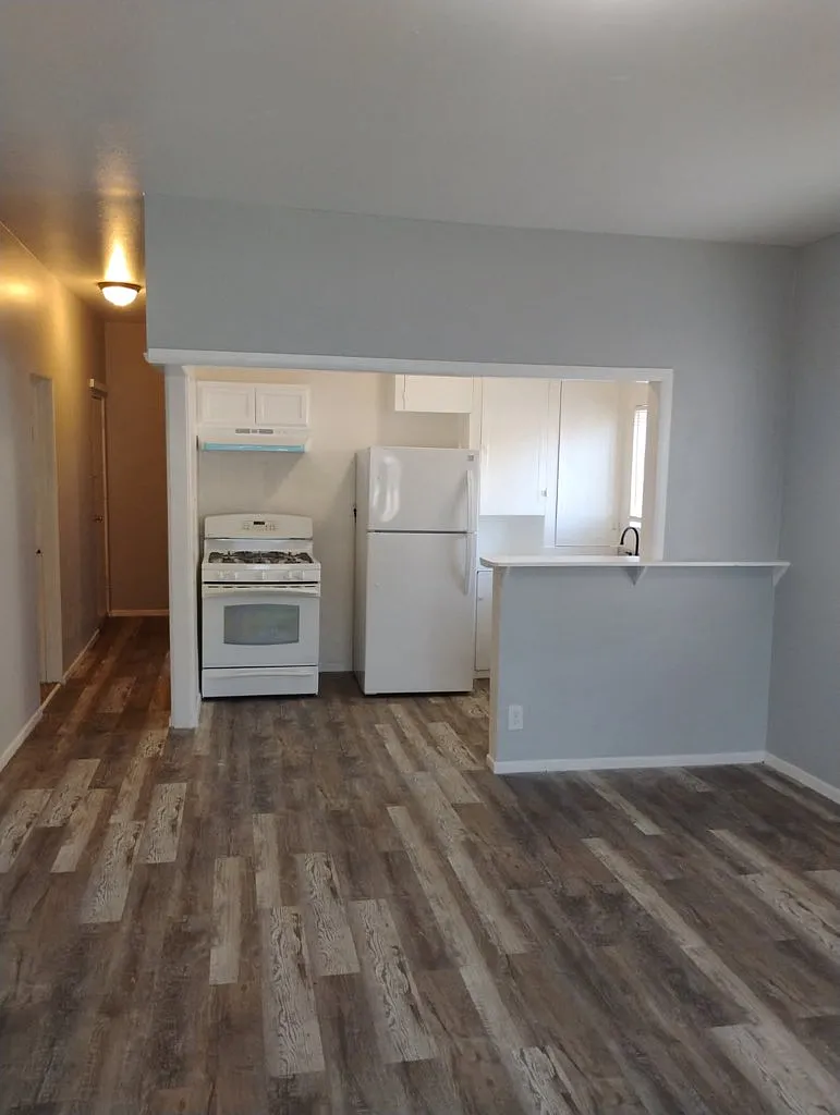 439 W Cowles St — Photo 1