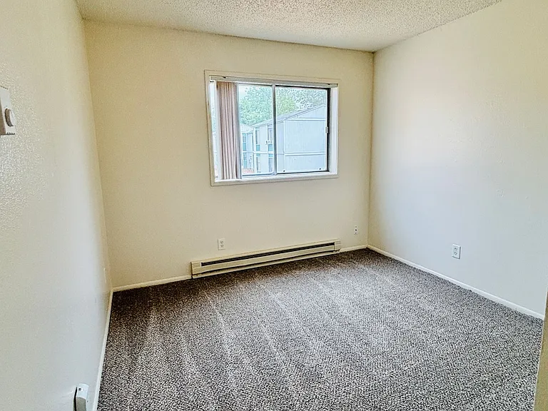 Sunnyside Village Apartments — Photo 66