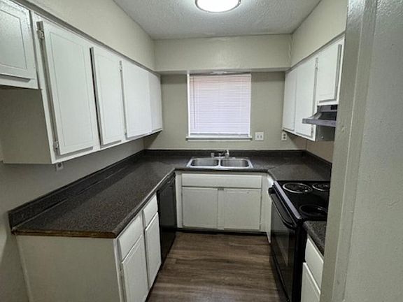 4th image of 5595 Apple Blossom Dr