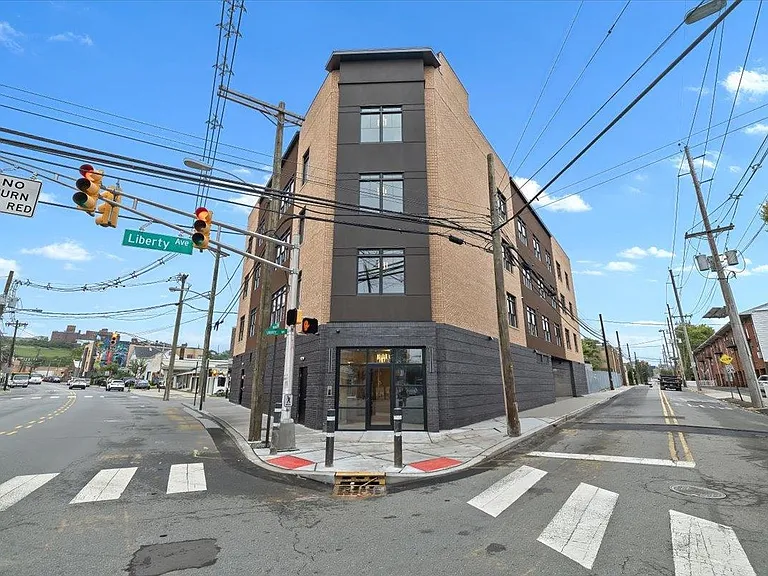 4237 Bergen Tpke #4B — Photo 1