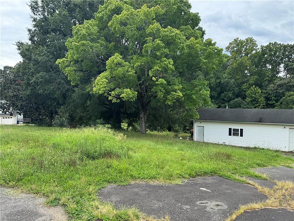 2nd image of 5140 Shallowford Rd Lot 4