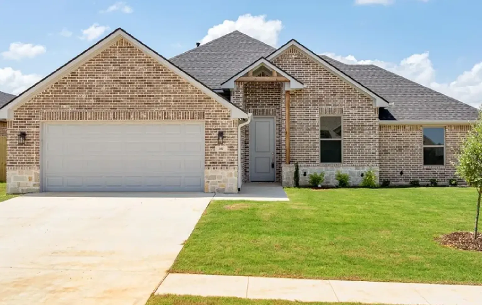 382 Mary Cir. — Photo 1