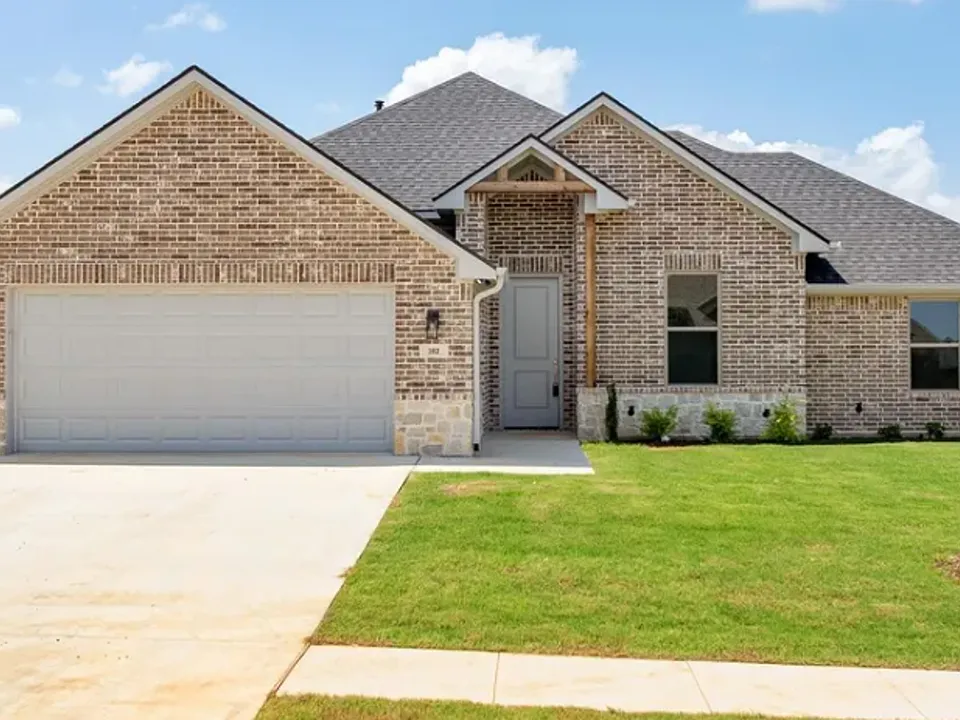 382 Mary Cir