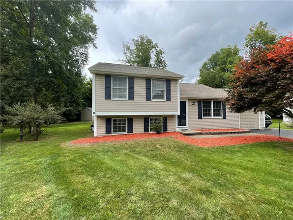 16 Doud Cir, Hilton, NY 14468