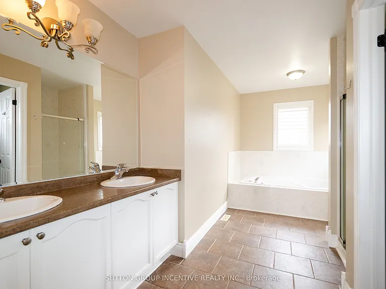 38 Harwood Dr #UPPER — Photo 26