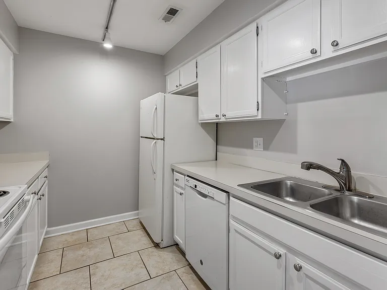1444 Stonebridge Cir #H3 — Photo 4