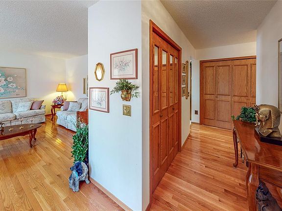 3rd image of 2746 Poplar Pl E