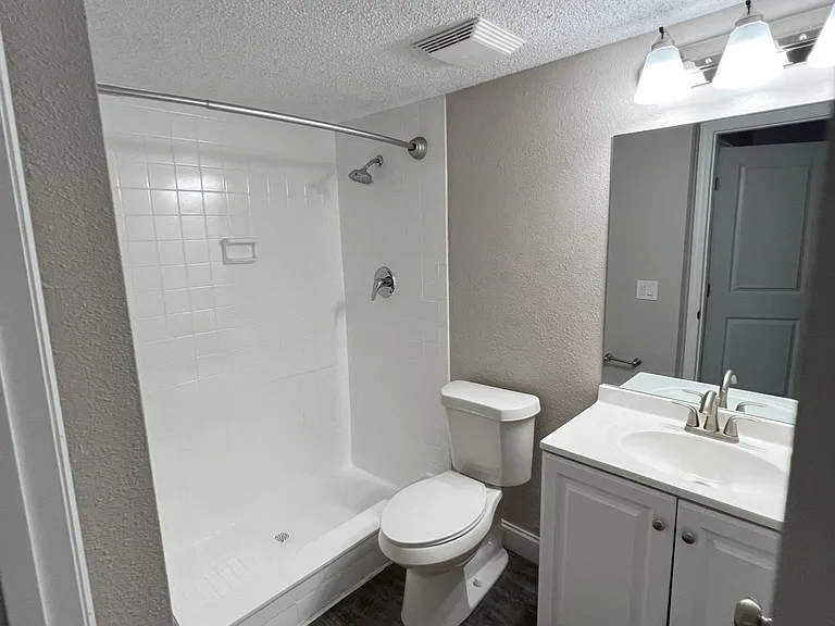 Oakbrook Village Apartments — Photo 71